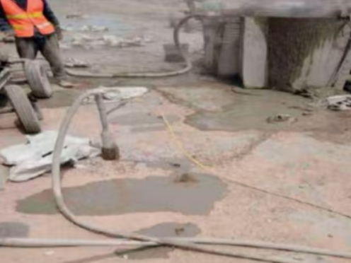 山东水泥混凝土路面板底注浆技术 路面脱空注浆整治方案